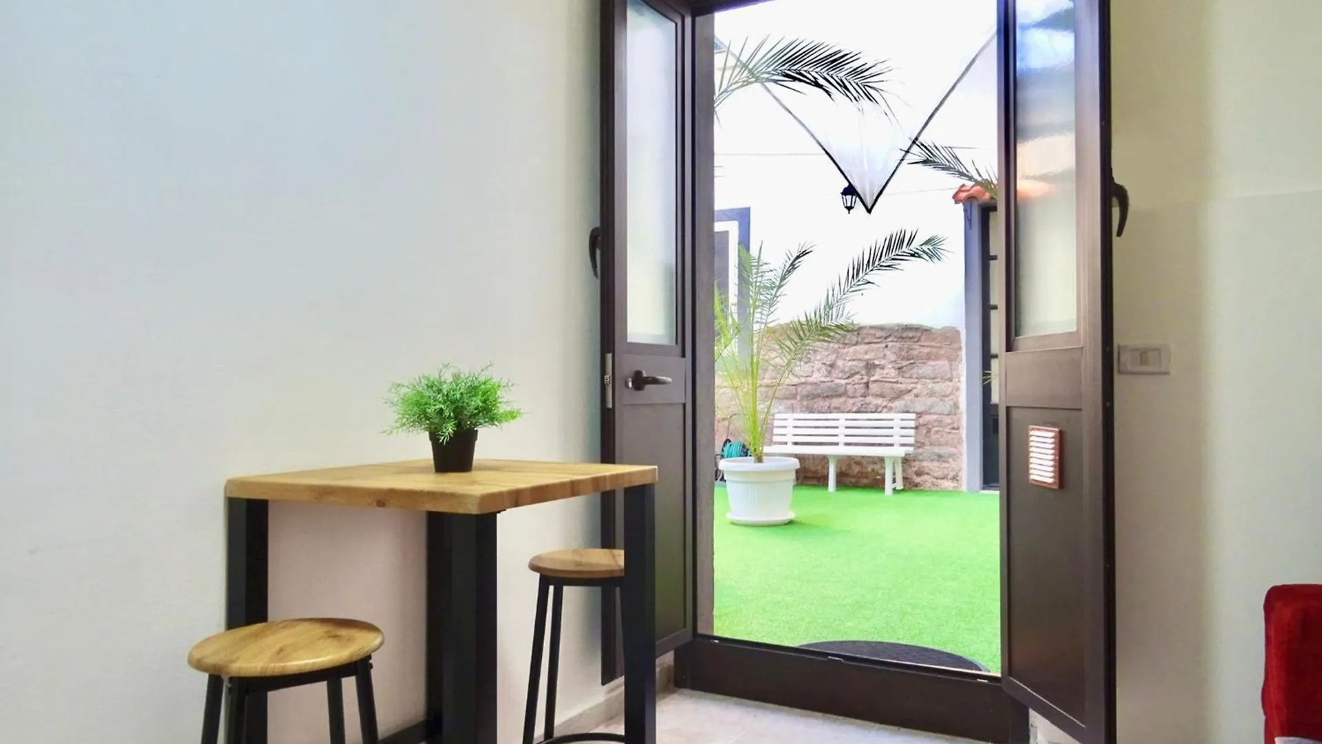 Apartments Station Self Check-In Aeroporto di Catania Fontana Rossa